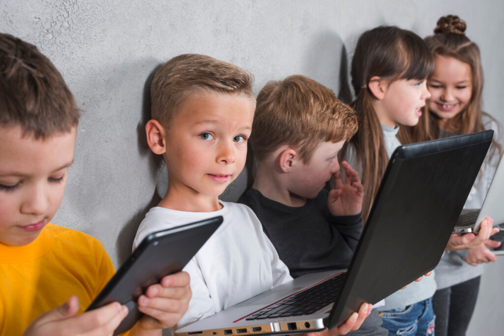 Bambini e adolescenti al tempo di Internet: nuove sfide per la salute mentale
