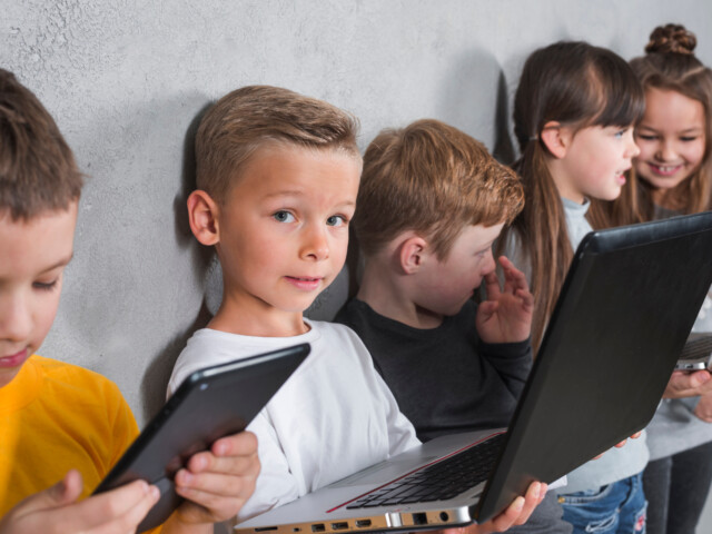 Bambini e adolescenti al tempo di Internet: nuove sfide per la salute mentale
